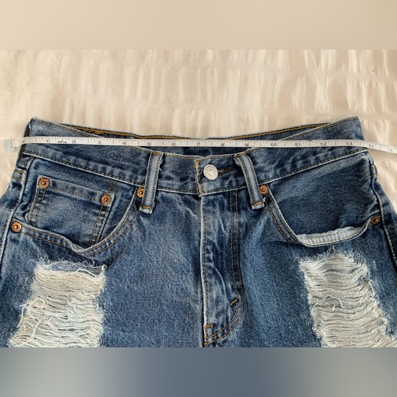 Levi’s Classic Blue Distressed Denim Shorts - Picture 9 of 14
